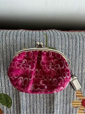 Coach Rare Y2K Pink Signature Kiss-Lock Coin  Purse